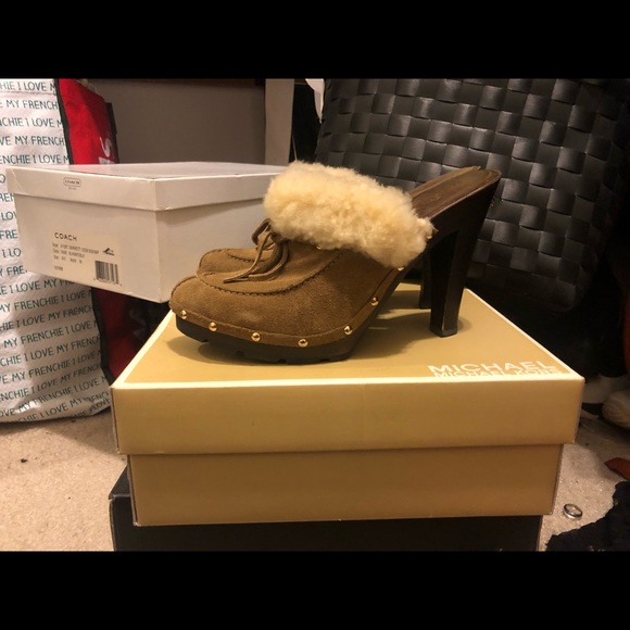 Michael Kors Fairbanks Clog - Picture 2 of 4